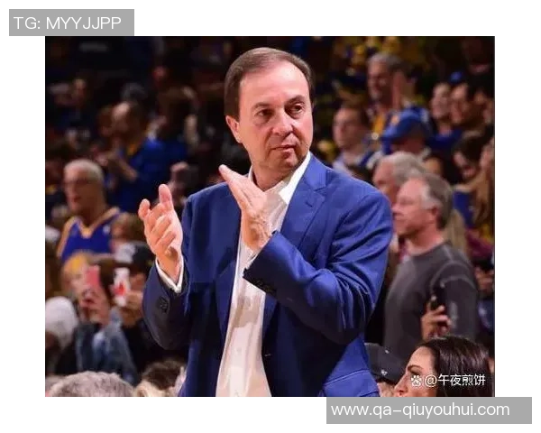 张佳玮分析库里战术变化先喂饱内线再展现外线威力